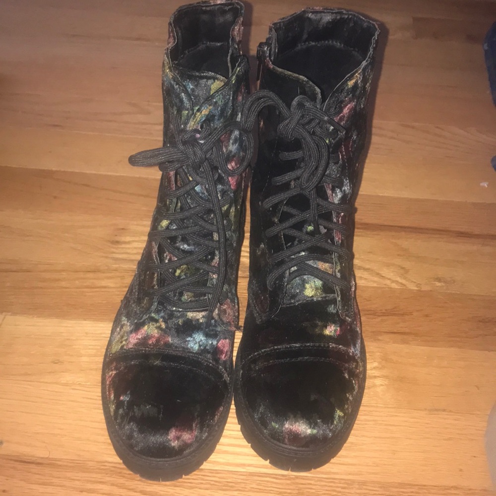 Madden girl, floral velvet boots size 8